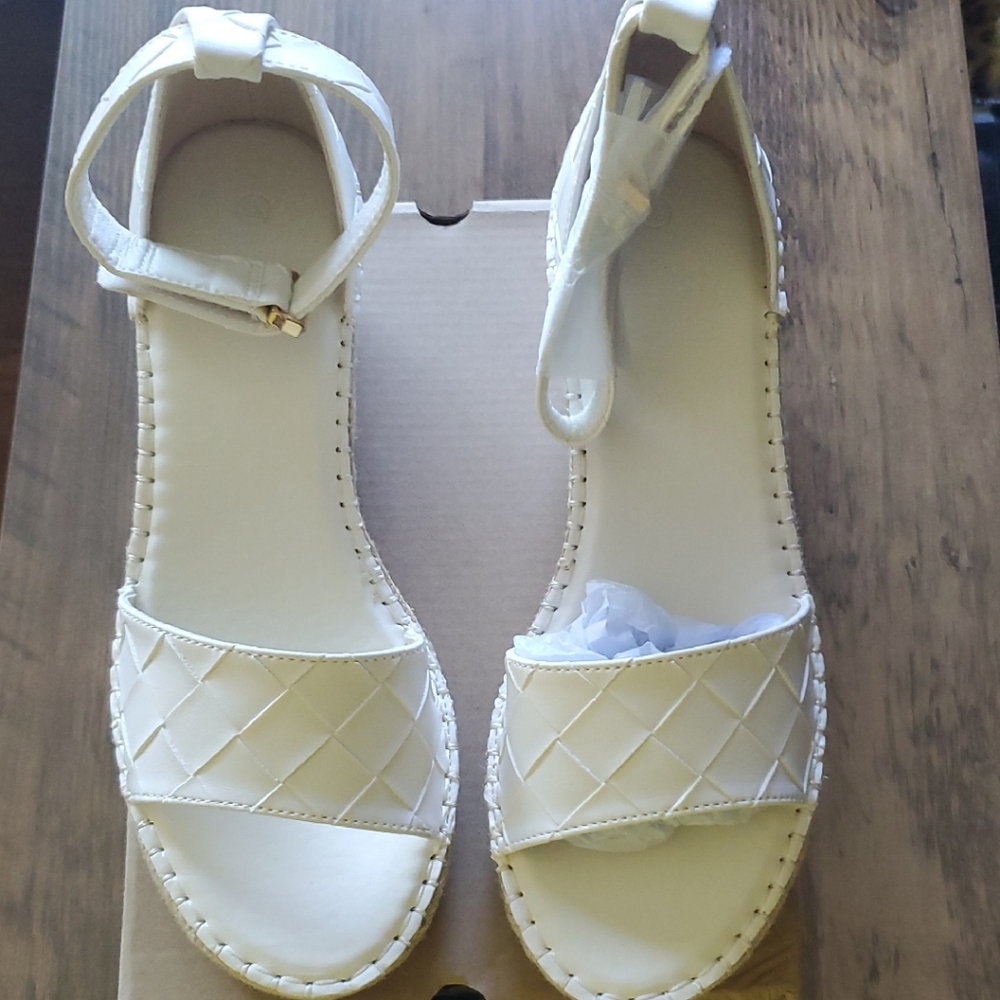Elegant White Sandals By Coutgo Size 8.5
